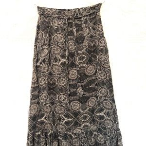 Long fancy skirt with pockets